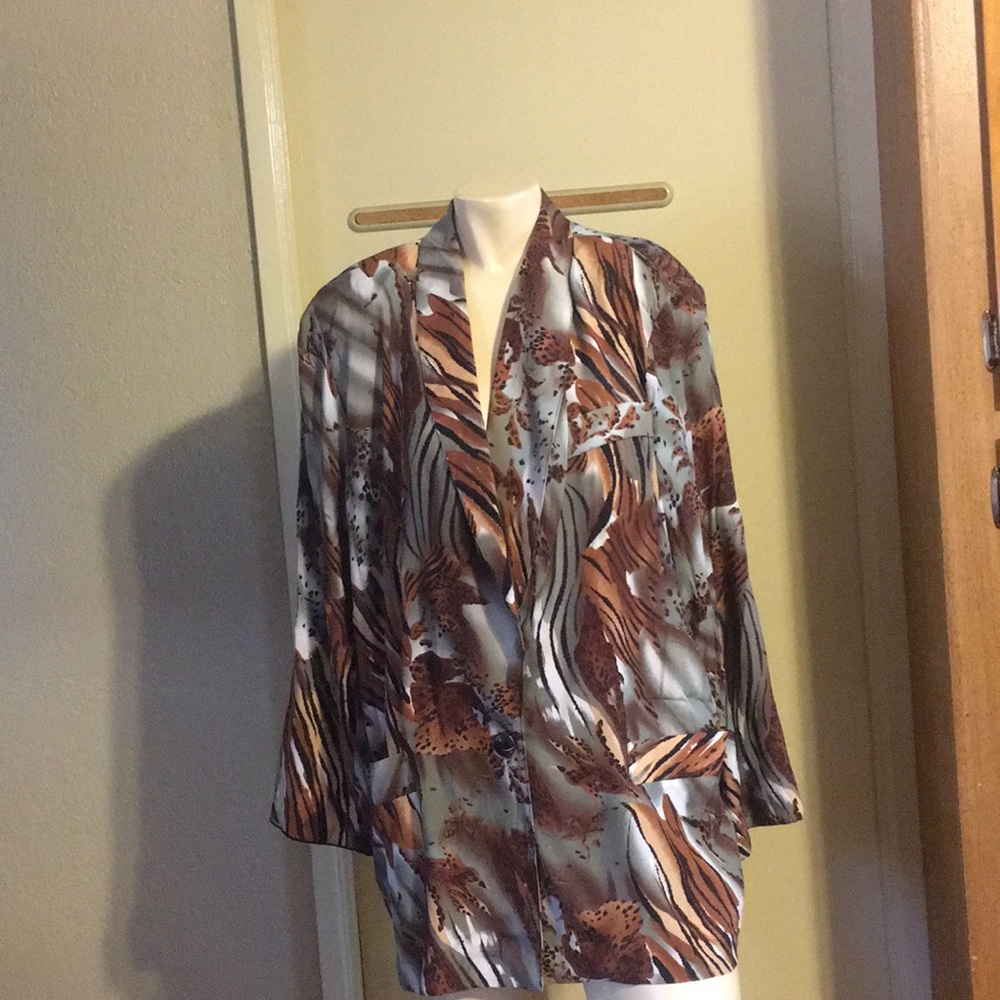 Blazer - Picture 3 of 3